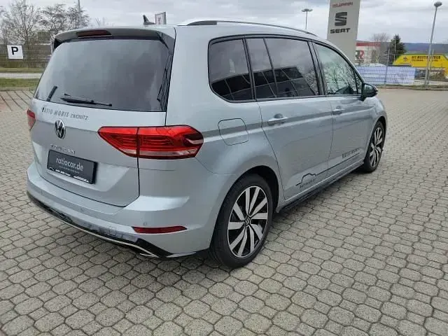 Neu VW Touran Comfortline 150 PS (110 kW) 2026 Silber Van / Kleinbus