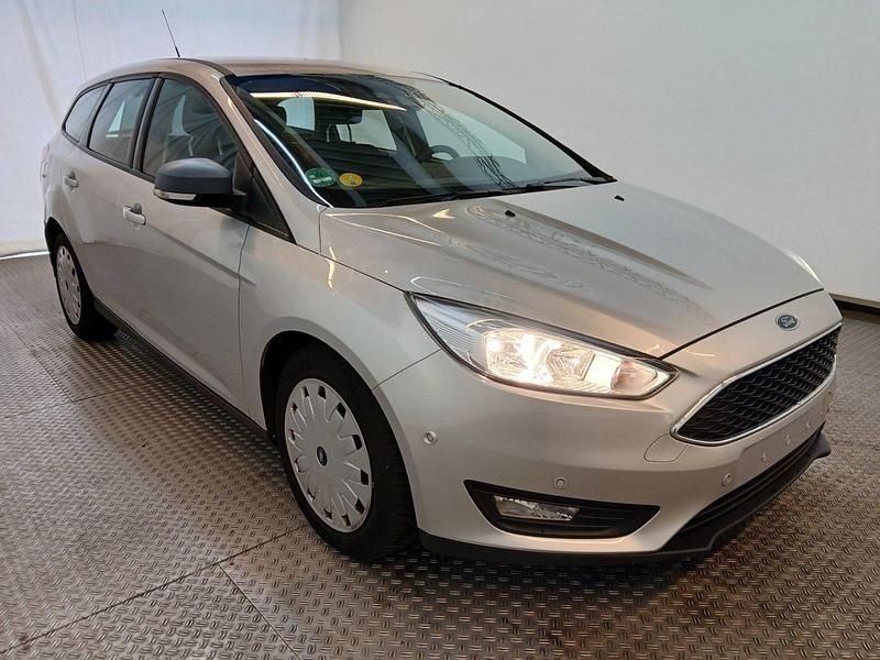 Silber Gebraucht 2016 Ford Focus Kombi | 5.990 € (Guter Preis) - Bild 1/4