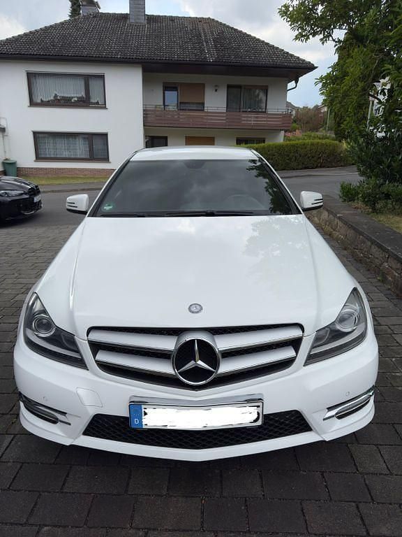 Weiß Gebraucht 2013 Mercedes C180 AMG line Coupé | 14.300 € (Etwas zu teuer) - Bild 1/3