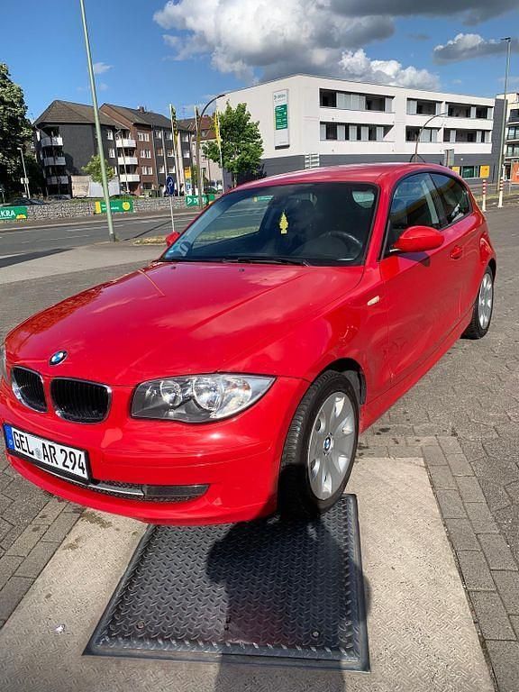 Rot Gebraucht 2009 BMW 116 Kleinwagen | 1.850 € (Fairer Preis) - Bild 1/4