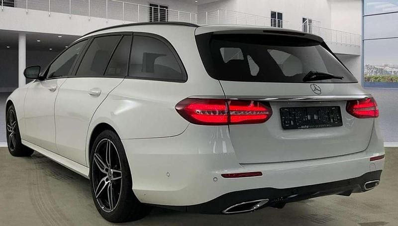 Gebraucht Mercedes E220 AMG line 194 PS (142 kW) 2017 Polarweiss  unilack Kombi