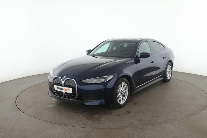 Blau Gebraucht 2023 BMW i4 Limousine | 39.690 € (Guter Preis) - Bild 1/3