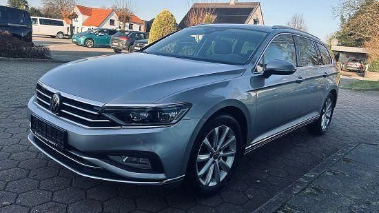 Silber Gebraucht 2023 VW Passat Elegance Kombi | 25.990 € (Fairer Preis) - Bild 1/4