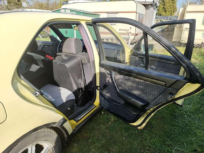 Gebraucht Mercedes 190 102 PS (75 kW) 1993 Limousine