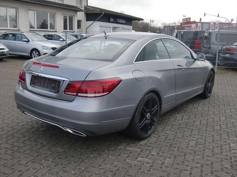 Gebraucht Mercedes E200 184 PS (135 kW) 2014 Silber Coupé