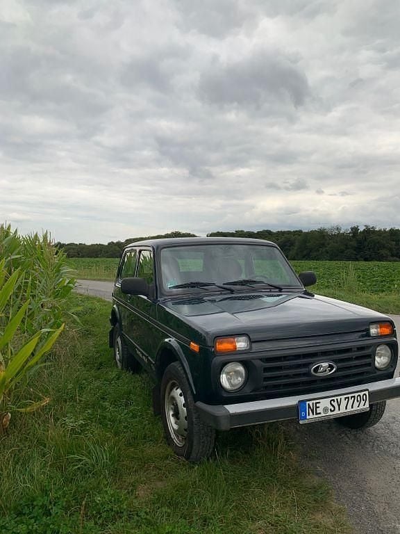 Gebraucht Lada Taiga 83 PS (61 kW) 2017 Grün SUV