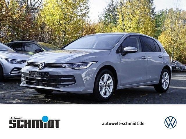 Mondsteingrau Gebraucht 2025 VW Golf VIII Life Limousine | 22.949 € (Superpreis) - Bild 1/4