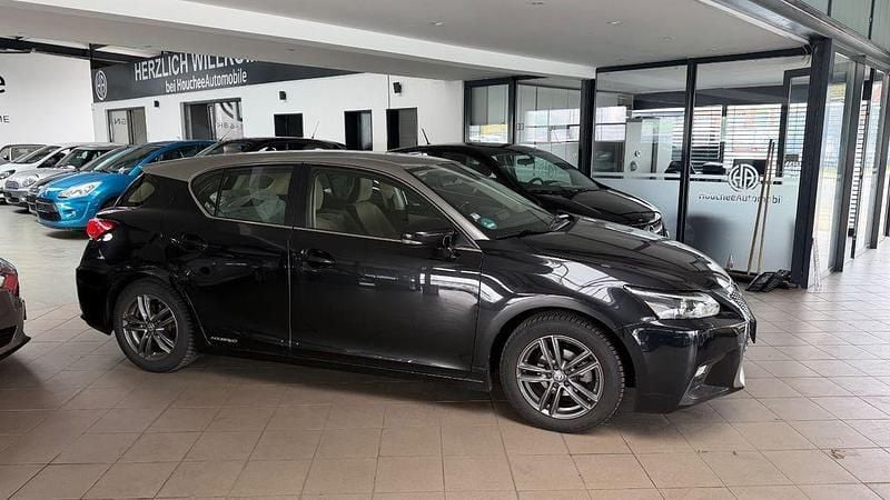 Gebraucht Lexus CT200h Launch Edition 136 PS (100 kW) 2017 Schwarz Limousine