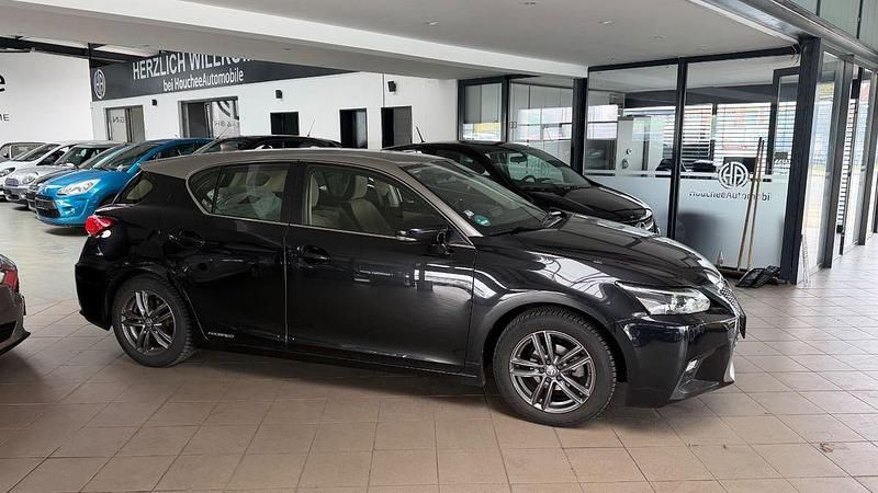 Gebraucht Lexus CT200h Launch Edition 99 PS (72 kW) 2017 Schwarz Limousine