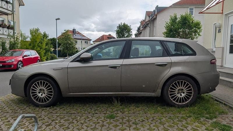 Gold Gebraucht 2007 Alfa Romeo 159 Kombi | 3.000 € (Fairer Preis) - Bild 1/4