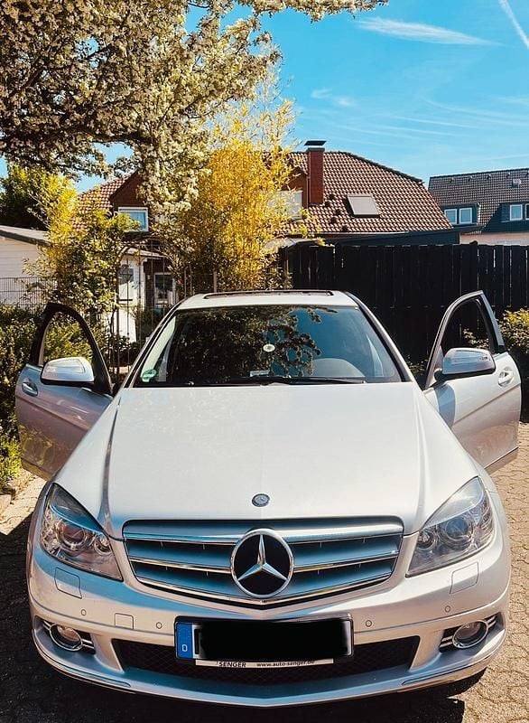 Grau Gebraucht 2008 Mercedes C200 Limousine | 7.949 € (Fairer Preis) - Bild 1/4