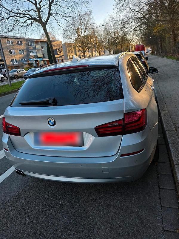 Gebraucht BMW 520 190 PS (139 kW) 2017 Silber Kombi
