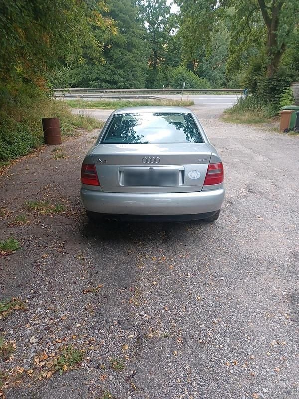 Grau Gebraucht 1997 Audi A4 Limousine | 1.500 € - Bild 1/4