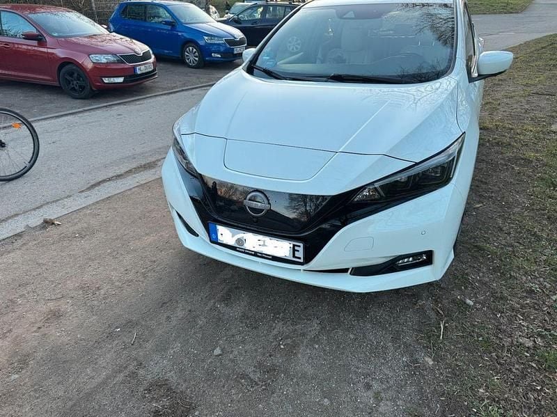 Gebraucht Nissan Leaf Tekna 110 kW (150 PS) 2023 Weiß Kleinwagen