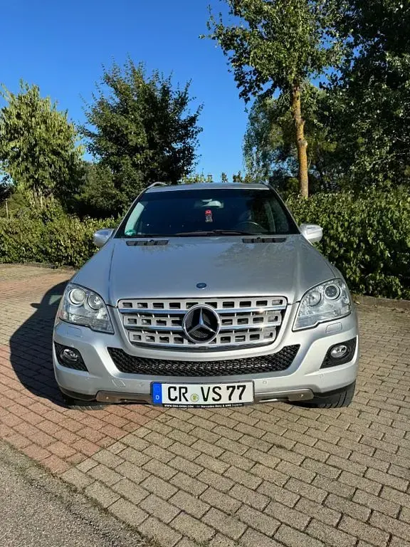 Gebraucht Mercedes ML350 231 PS (169 kW) 2010 Silber SUV
