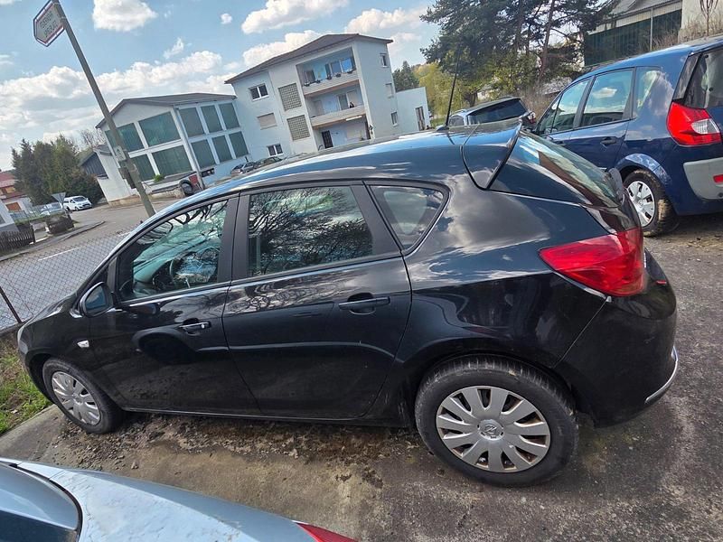Second-hand Opel Astra 87 CP (63 kW) 2013 Negru Break