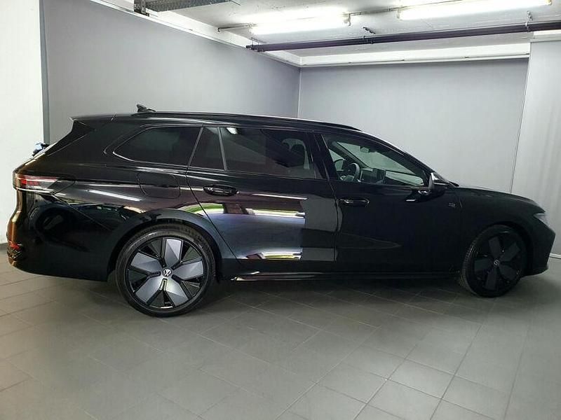 Gebraucht VW Passat R-line 193 PS (141 kW) 2025 Schwarz Kombi