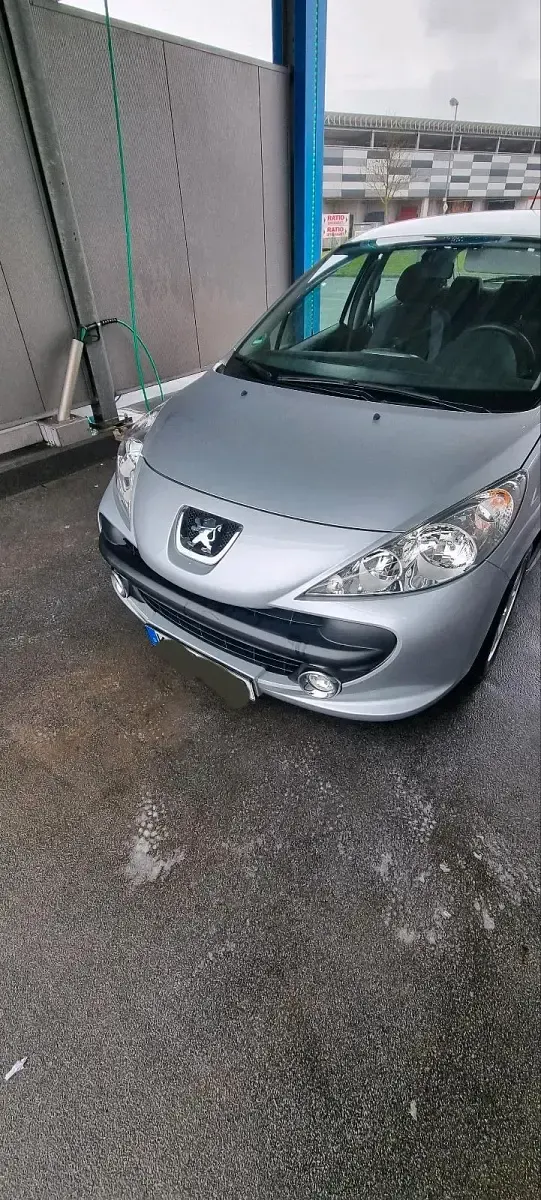 Gebraucht Peugeot 207 95 PS (69 kW) 2009 Silber Kleinwagen