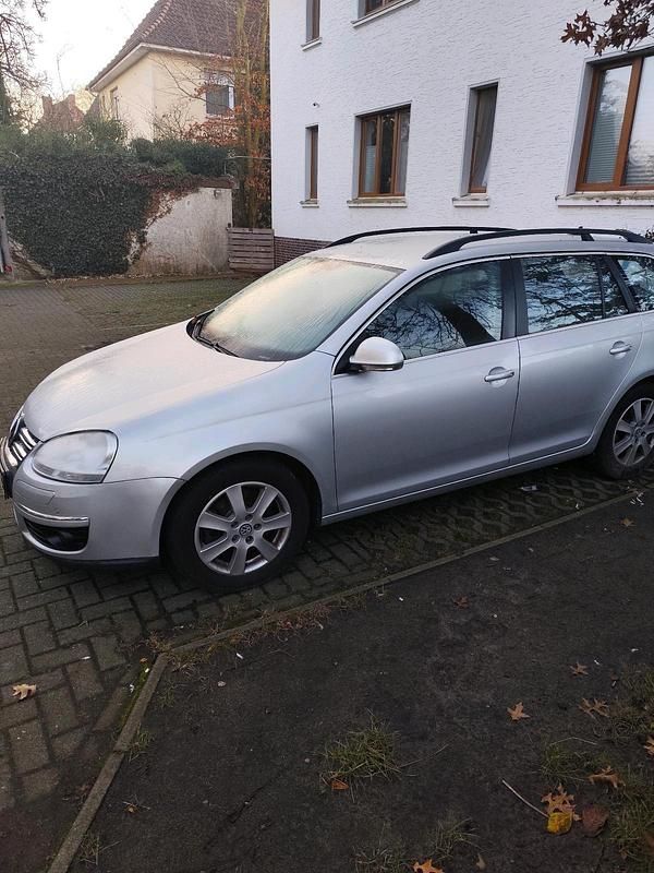 Silber Gebraucht 2009 VW Golf VI Kleinwagen | 3.450 € (Guter Preis) - Bild 1/4