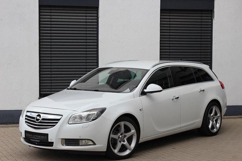 Weiß Gebraucht 2010 Opel Insignia Innovation Kombi | 2.900 € (Guter Preis) - Bild 1/4