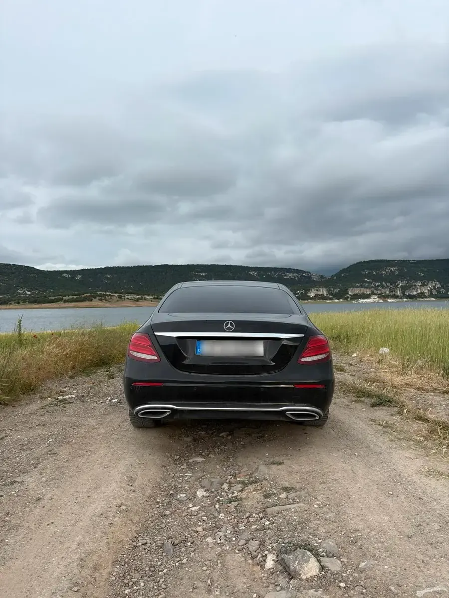 Gebraucht Mercedes E220 194 PS (142 kW) 2016 Schwarz Limousine