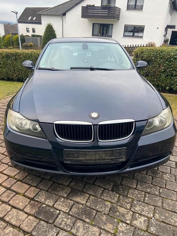 Gebraucht BMW 320 150 PS (110 kW) 2006 Blau Limousine
