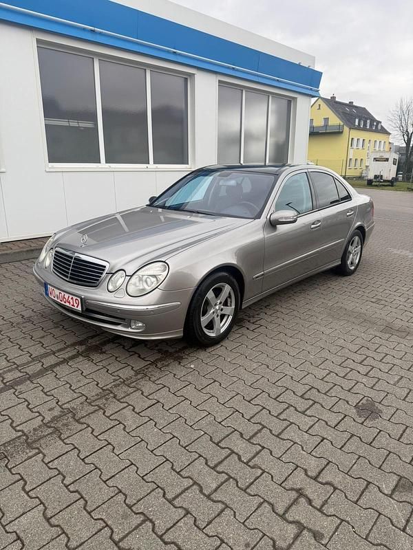 Gebraucht Mercedes E320 Avantgarde 224 PS (164 kW) 2003 Silber Limousine