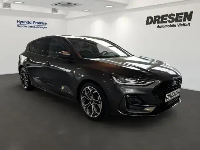Gebraucht Ford Focus ST-Line X 125 PS (91 kW) 2024 Grau Limousine