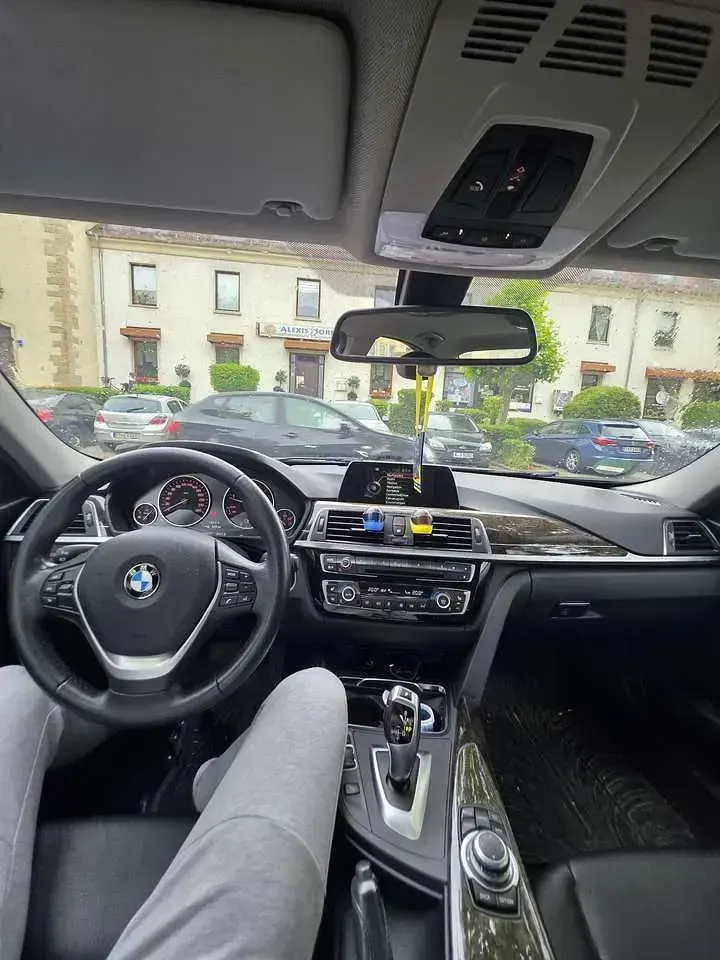Gebraucht BMW 320 190 PS (139 kW) 2016 Braun Limousine