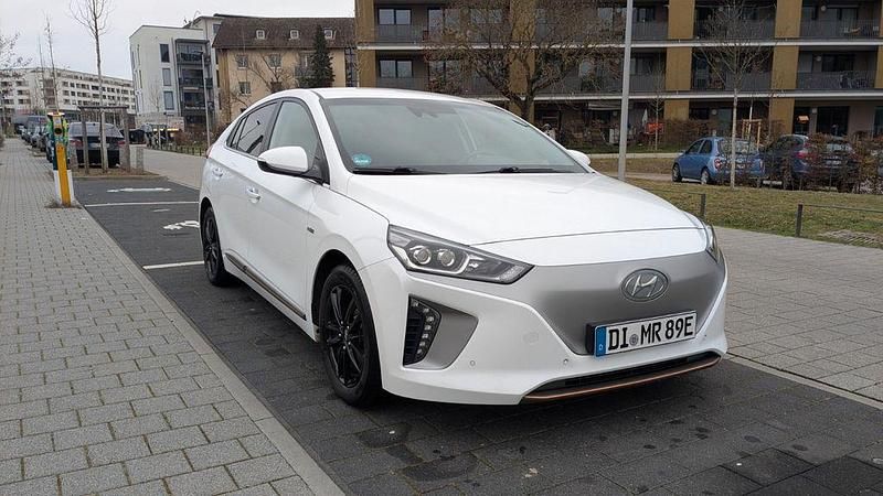 Gebraucht Hyundai Ioniq Premium 88 kW (120 PS) 2019 Weiß Kleinwagen