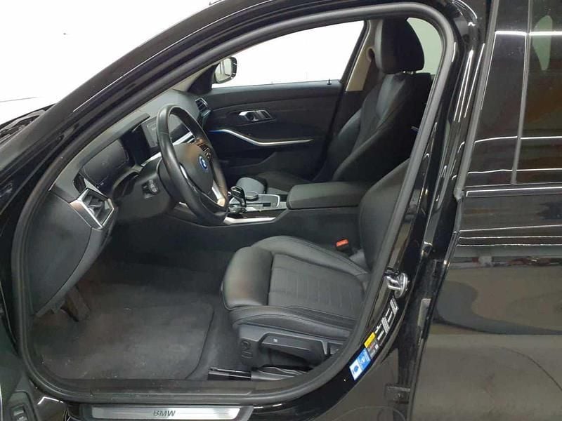 Gebraucht BMW 320e Sport Line 163 PS (119 kW) 2021 Schwarz uni Kombi