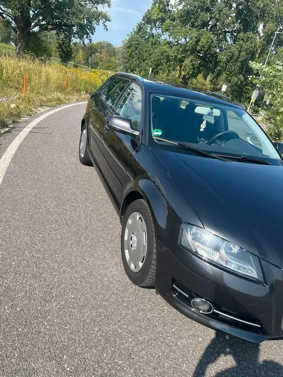 Gebraucht Audi A3 105 PS (77 kW) 2010 Grau Kleinwagen
