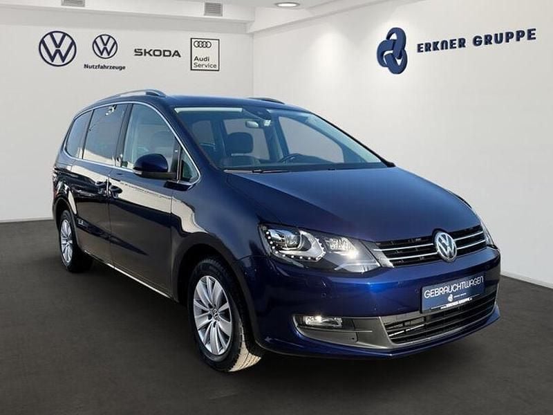 Gebraucht VW Sharan Comfortline 150 PS (110 kW) 2022 Atlantik blue metallic Van / Kleinbus