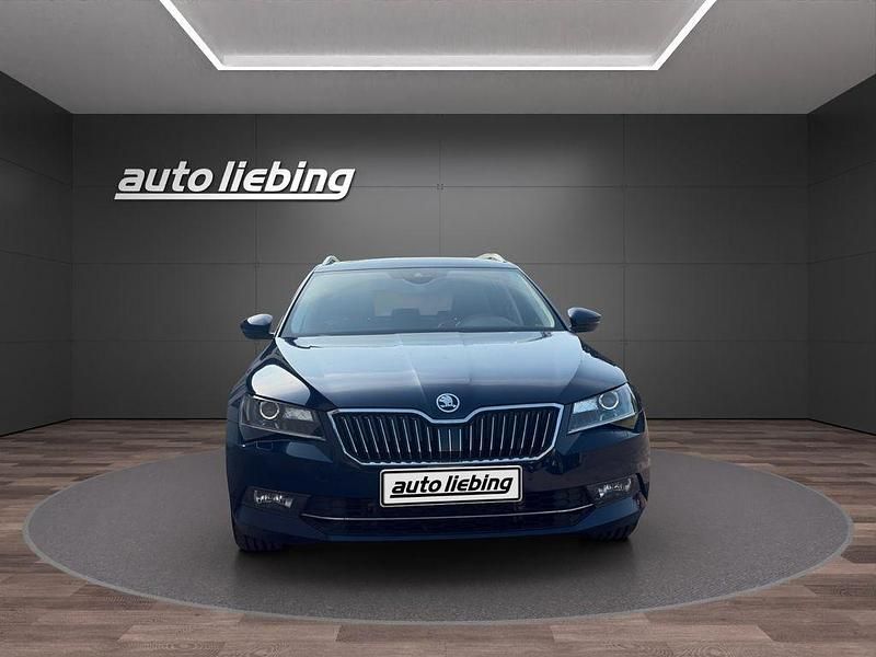 Modra pacific/pacific blau Gebraucht 2016 Skoda Superb LAURIN & KLEMENT Kombi | 20.987 € (Fairer Preis) - Bild 1/4
