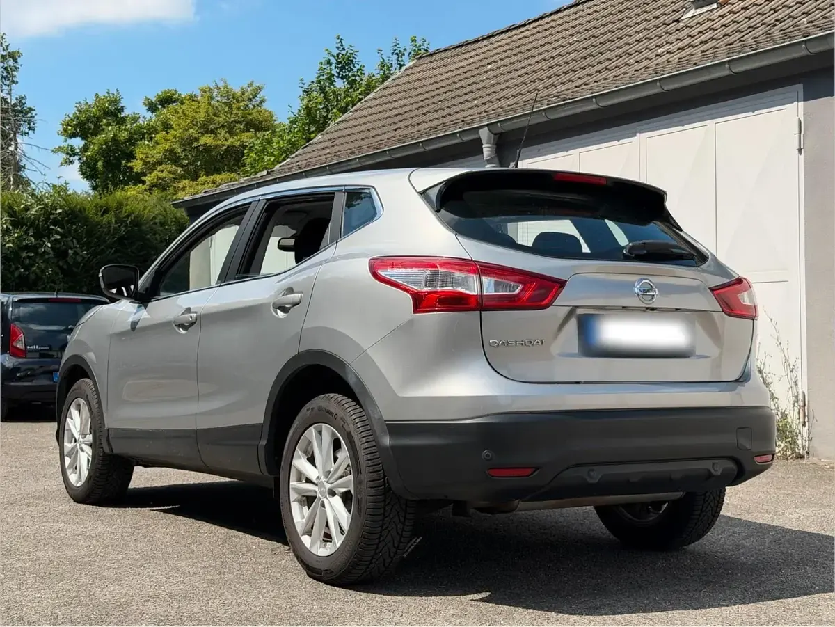Gebraucht Nissan Qashqai Acenta 116 PS (85 kW) 2016 Silber SUV