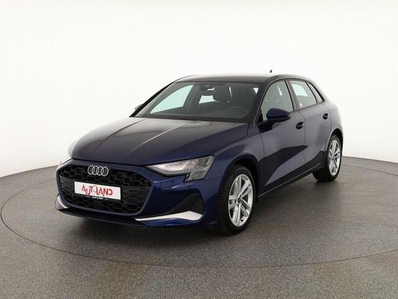 Grau Neu 2025 Audi A3 Comfort Limousine | 32.900 € (Superpreis) - Bild 1/4
