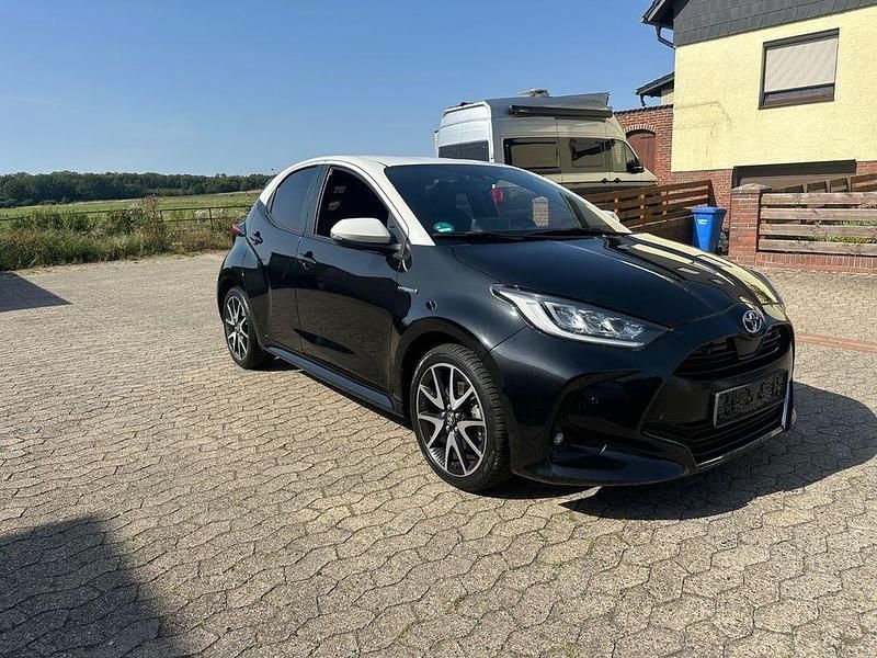 Schwarz Gebraucht 2021 Toyota Yaris Style Limousine | 16.500 € (Guter Preis) - Bild 1/4
