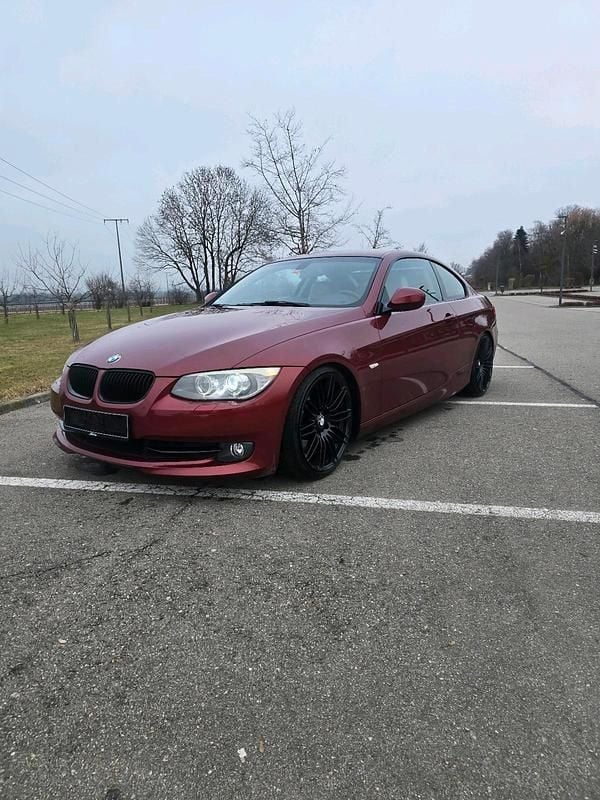 Gebraucht BMW 335 Basis 306 PS (225 kW) 2010 Rot Coupé