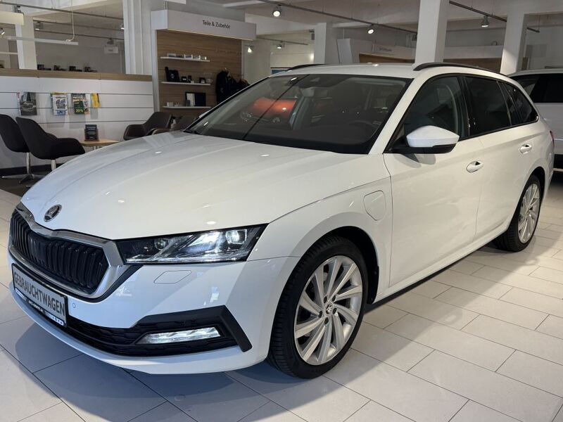 Weiß Gebraucht 2021 Skoda Octavia Ambition Kombi | 23.990 € (Fairer Preis) - Bild 1/4