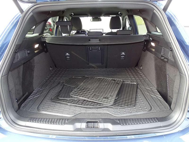 Gebraucht Ford Focus ST-Line X 125 PS (91 kW) 2023 Chromablau metallic Kombi