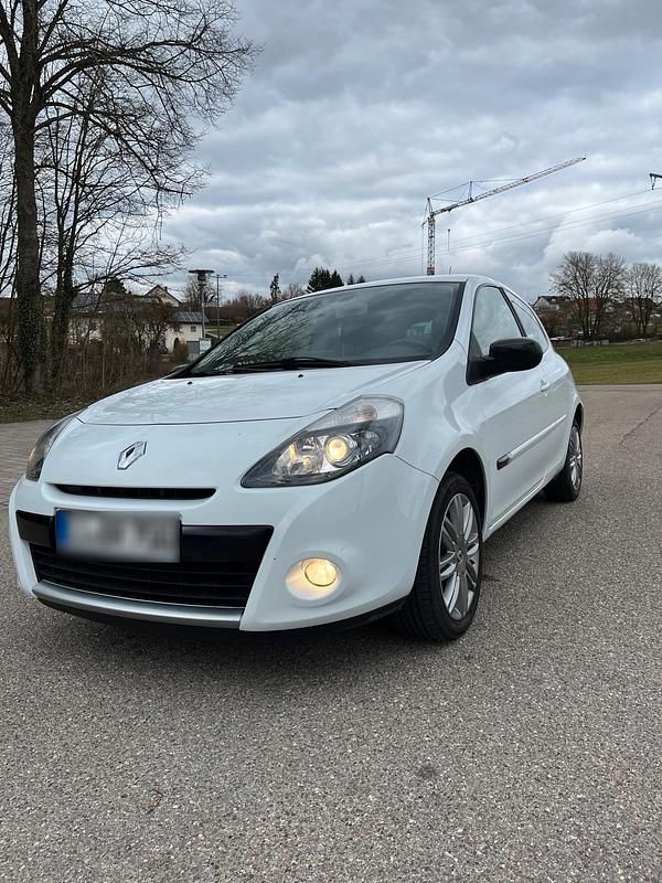 Gebraucht Renault Clio II 75 PS (55 kW) 2011 Weiß Kleinwagen