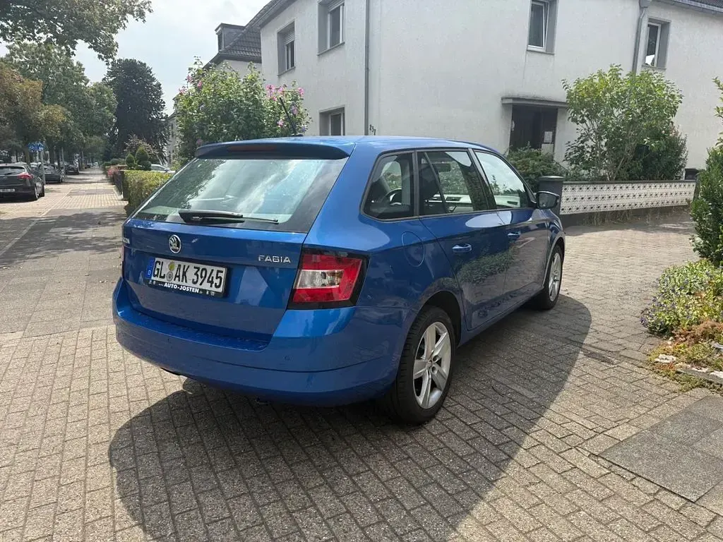 Gebraucht Skoda Fabia Active 95 PS (69 kW) 2018 Blau Kombi
