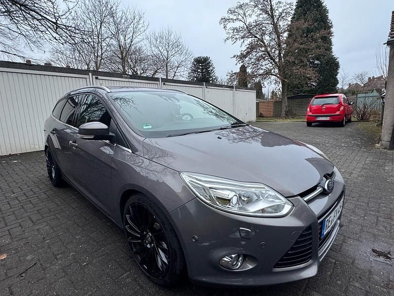 Gebraucht Ford Focus 150 PS (110 kW) 2012 Grau Kombi