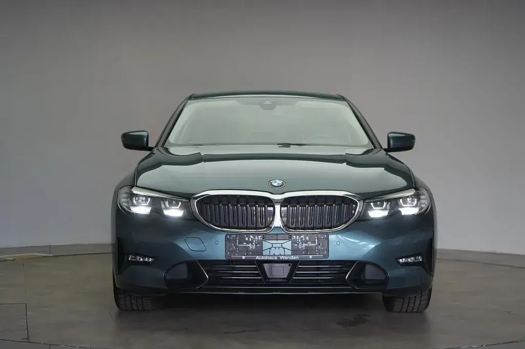 Gebraucht BMW 320 Sport Line 190 PS (139 kW) 2020 Blau Limousine