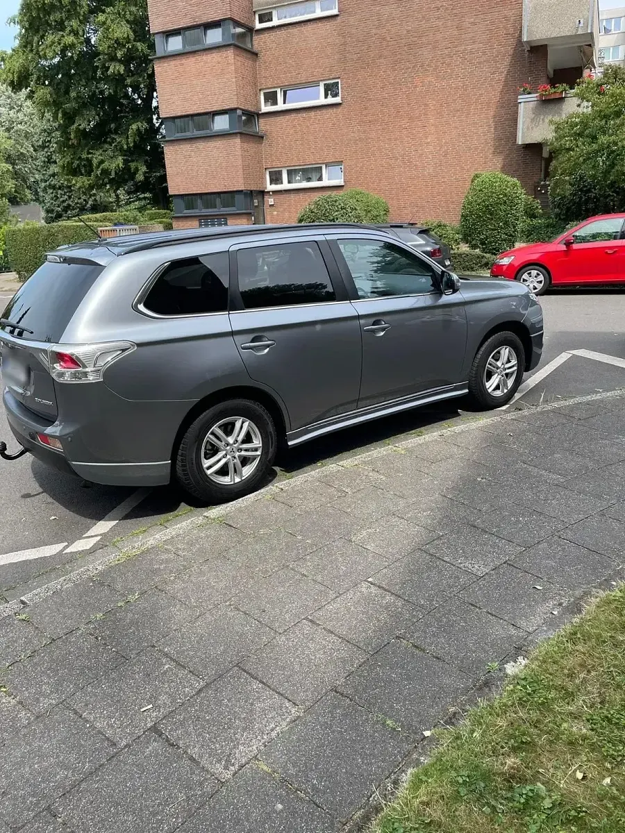 Gebraucht Mitsubishi Outlander 150 PS (110 kW) 2014 Grau SUV