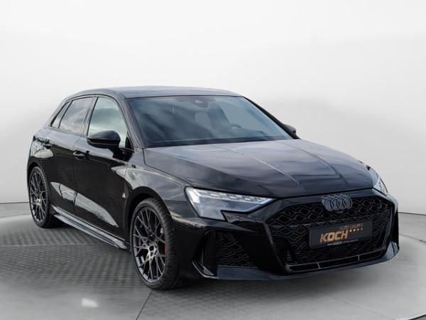 Schwarz (mythosschwarz) Neu 2025 Audi RS3 Sportback Comfort Kleinwagen | 68.000 € (Guter Preis) - Bild 1/4