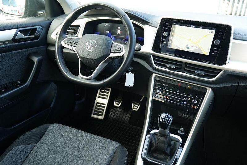 Gebraucht VW T-Roc Move 110 PS (80 kW) 2023 Indiumgrau metallic SUV