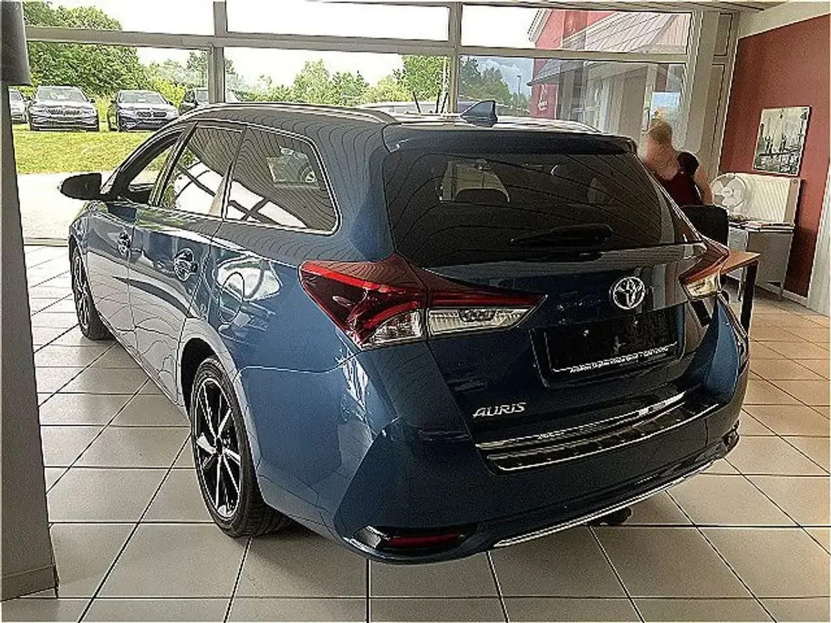 Gebraucht Toyota Auris Edition-S 116 PS (85 kW) 2017 Blau Kombi