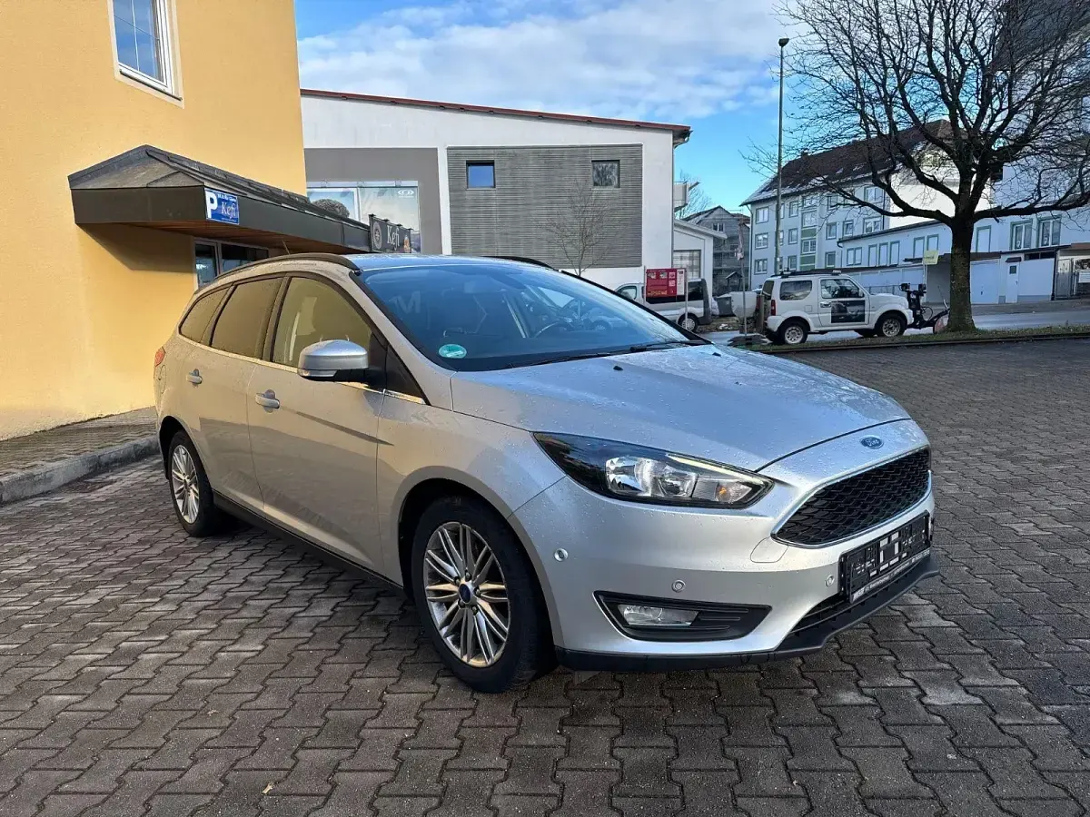 Gebraucht Ford Focus Titanium 125 PS (91 kW) 2018 Silber Limousine