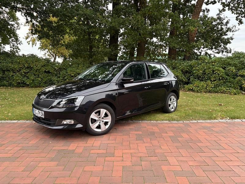 Schwarz Gebraucht 2017 Skoda Fabia Ambition Kleinwagen | 8.750 € (Fairer Preis) - Bild 1/4